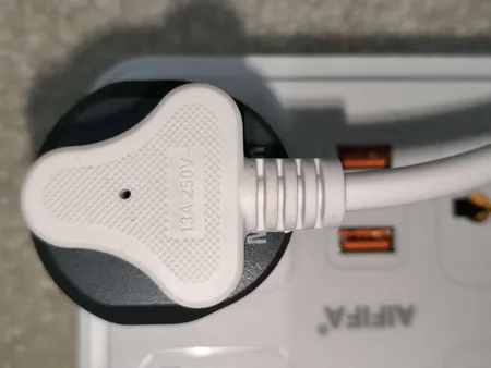 چند راهی برق مدل 1028