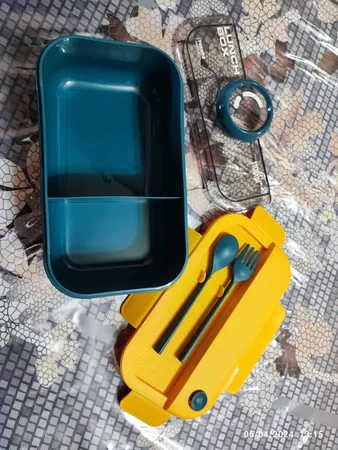 ظرف سفری مدل 1100 طرح دوربین به همراه قاشق و چنگال