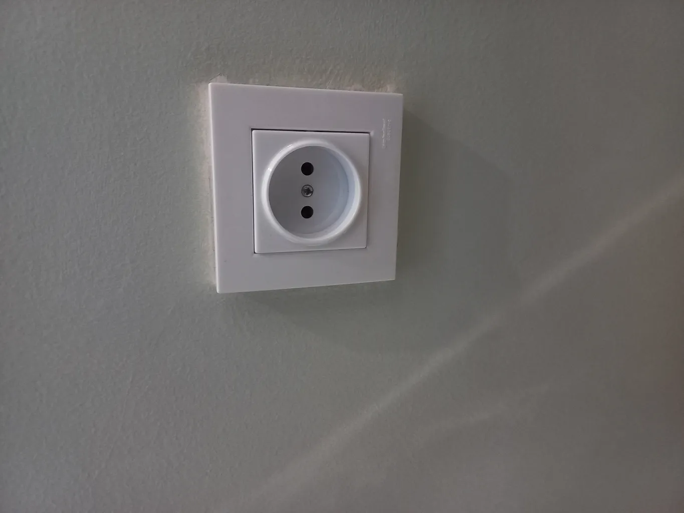 پریز بهداد الکتریک مدل ورتکس