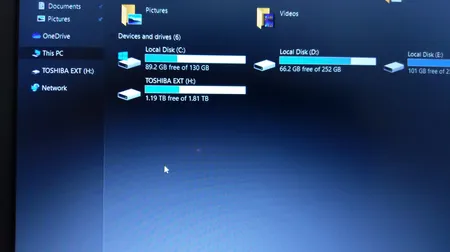 هارد اکسترنال توشیبا مدل Canvio Ready ظرفیت دو ترابایت دارای رابط USB Type-A 3.0