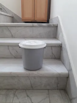 سطل زباله ایده آل پلاستیک مدل درب دار کد 510