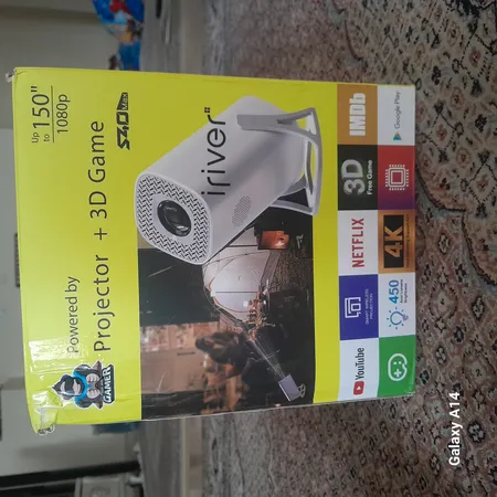 مینی ویدئو پروژکتور آیریور مدل S40 MAX به همراه دسته بازی