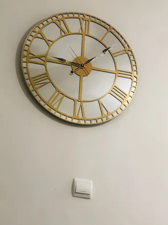 ساعت دیواری مدل رمیسا آینه ای