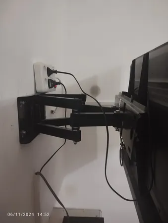 پایه دیواری تلویزیون سون مدل Q7 مناسب برای تلویزیونهای 32 تا 55 اینج