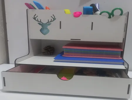 جامدادی رومیزی مدل فروردین طرح گوزن کد 0002