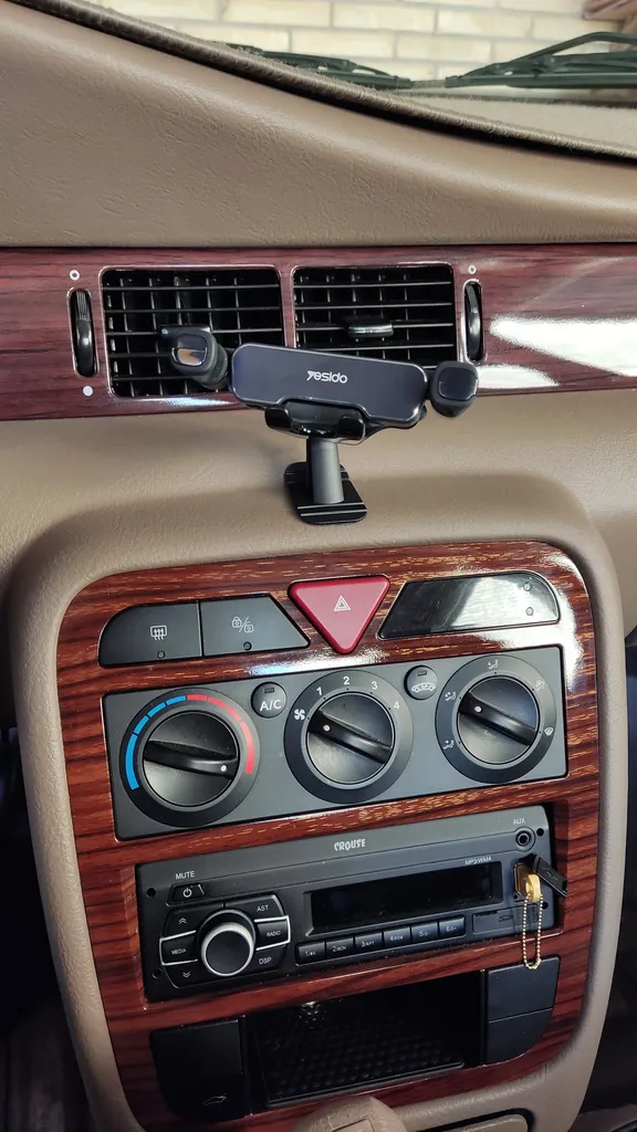 پایه نگهدارنده گوشی موبایل یسیدو مدل C90