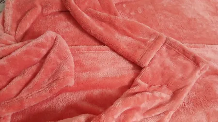 پتو افرا هوم مدل تن پوش سایز 180×140 سانتی متر