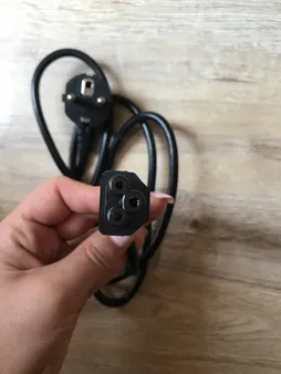 کابل برق سه پین مدل OSCAR طول 1.8 متر