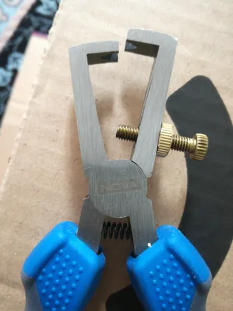 انبر سیم لخت کن نووا مدل NTW 8051