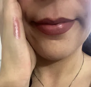 تجریه خرید بالم لب لابلو مدل Blackberry Shine