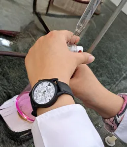 تجریه خرید ساعت مچی عقربه ای زنانه و مردانه والار طرح شیمی کد LF2387