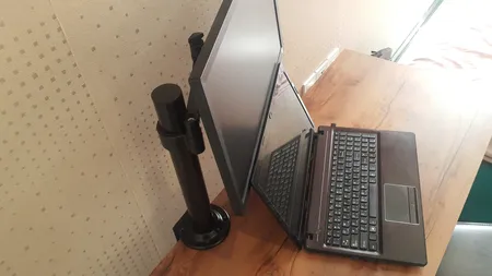 پایه نگهدارنده مانیتور مدل CY101