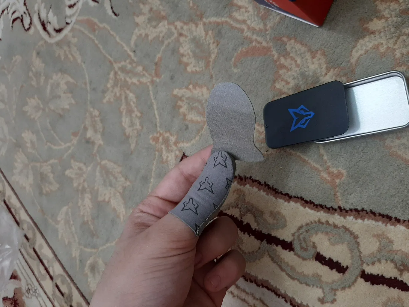 آستین کنترل کننده انگشت میچان مدل Snow Wolf