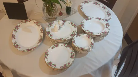 سرویس غذاخوری 28 پارچه 6 نفر چینی زرین ایران مدل ایتالیا اف بیدگل درجه عالی