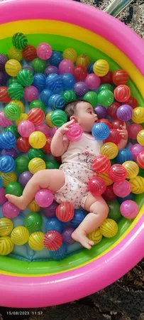 استخر بادی اینتکس مدل 57412 بهمراه پمپ باد دستی