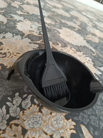 کاسه رنگ مو مدل Fashion به همراه برس رنگ مو مدل Hum