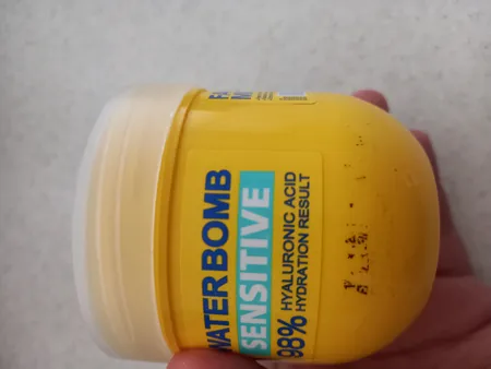 کرم آبرسان کامان سری واتربمب مدل SENSITIVE حجم 200 میلی لیتر به همراه کرم آبرسان واتر بمب مدل ویتامین C حجم 7 میلی لیتر