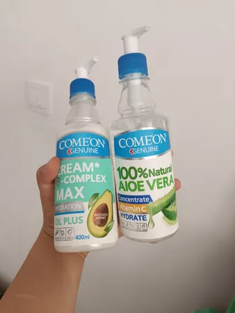 ژل آبرسان کامان مدل آلوئه ورا حجم 400 میلی لیتر به همراه کرم مرطوب کننده کامان مدل Oil pluse حجم 400 میلی لیتر