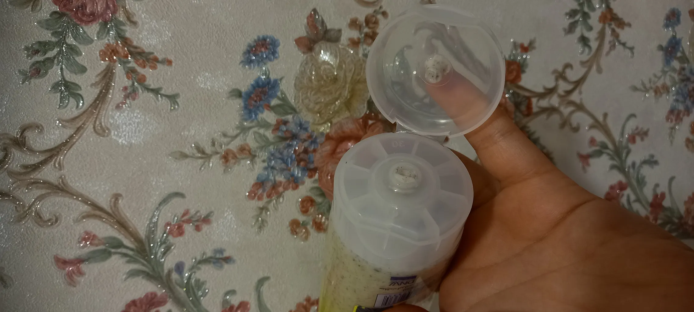 اسکراب لایه بردار صورت رینوزیت مدل 019 حجم 200 میلی لیتر