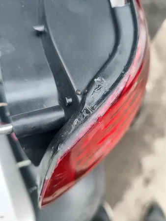 چراغ خطر عقب بهساز نور مدل km20 مناسب برای پراید 131 بسته 2 عددی