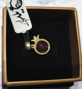 تجریه خرید آویز گردنبند طلا 18 عیار زنانه ناریا مدل انار