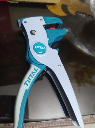 انبر سیم لخت کن کلاغی صنعتی توتال کد THT15606 سایز 7 اینچ