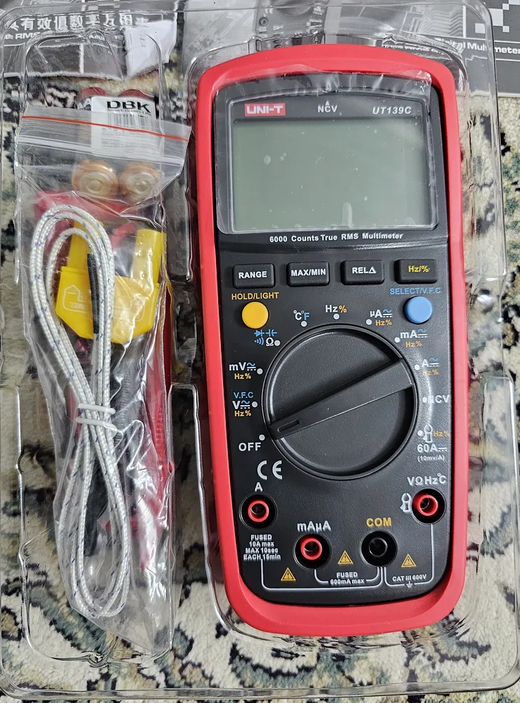 مولتی متر یونی-تی مدل UT-139C