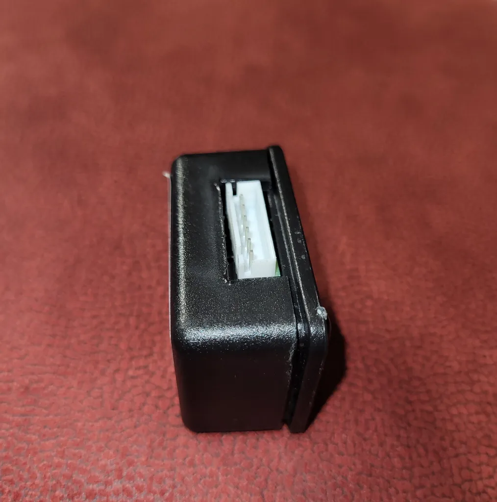 ردیاب خودرو وی فایندر مدل W500