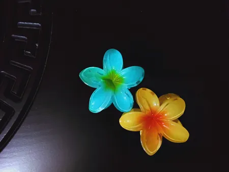 کلیپس مو زنانه مدل گل پلومریا کد brg 410