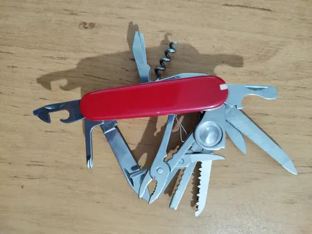 ابزار چندکاره سفری مدل 18 کاره