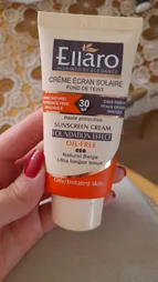 کرم ضد آفتاب رنگی الارو SPF30 سری Foundation Effect مدل Light Beige مناسب پوست های چرب تحت لیسانس حجم 40 میلی لیتر