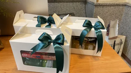 ظرف یکبار مصرف مدل جعبه پذیرایی طرح دفاعیه بسته 10 عددی