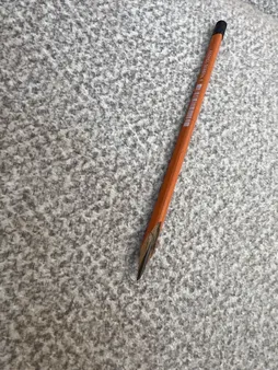 مداد مشکی مدل پاکن دار طرح سه گوش بسته 6 عددی