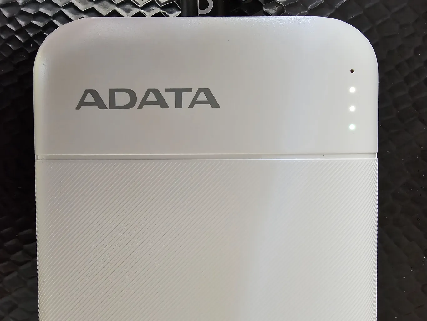 پاوربانک ای دیتا مدل C100 ظرفیت 10000 میلی آمپر ساعت