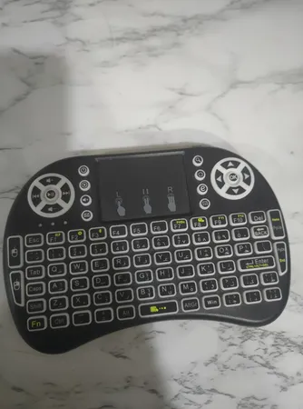 مینی کیبورد بی‌سیم همراه با تاچ‌پد مدل 08RF/2.2 Persian