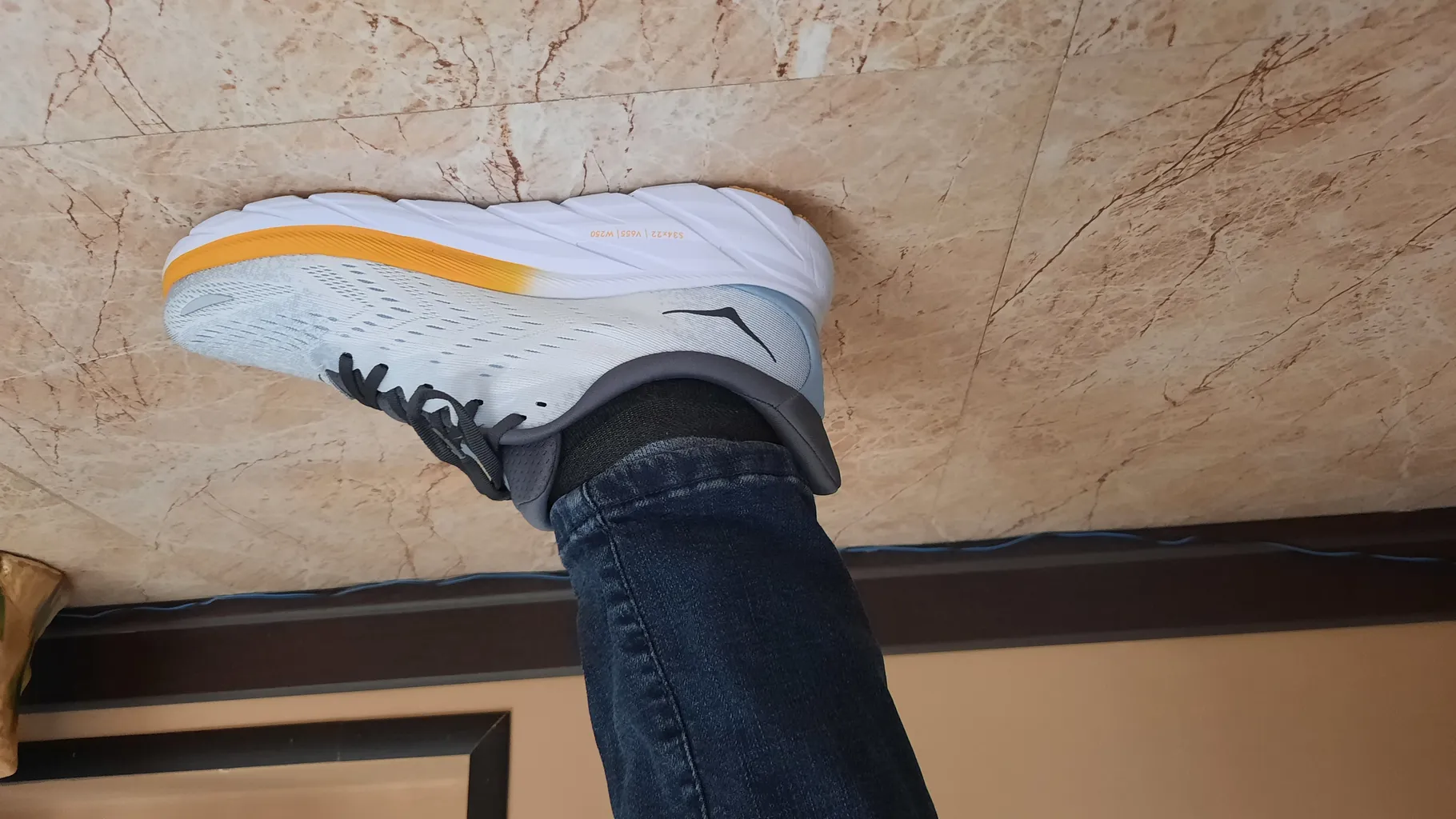 کفش رانینگ هوکا مدل Clifton 8