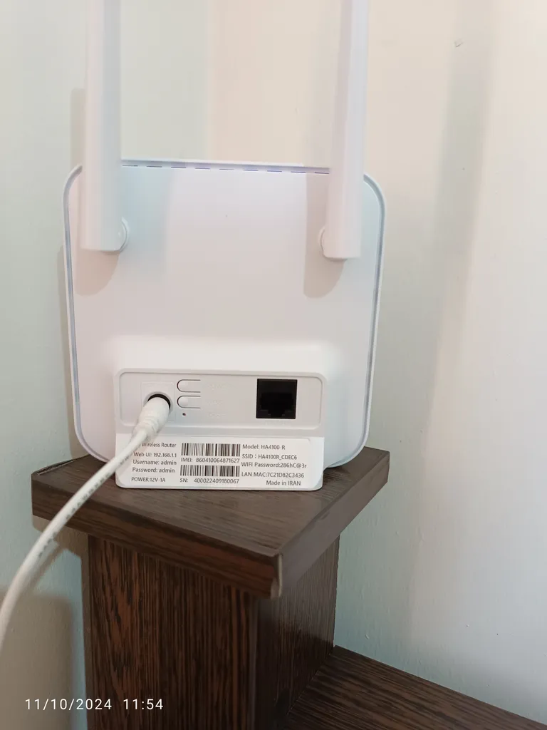 مودم 4G LTE همراه اول مدل HA4100 به همراه کارت هدیه فعالسازی سیم کارت اعتباری و 70 گیگابایت اینترنت هدیه