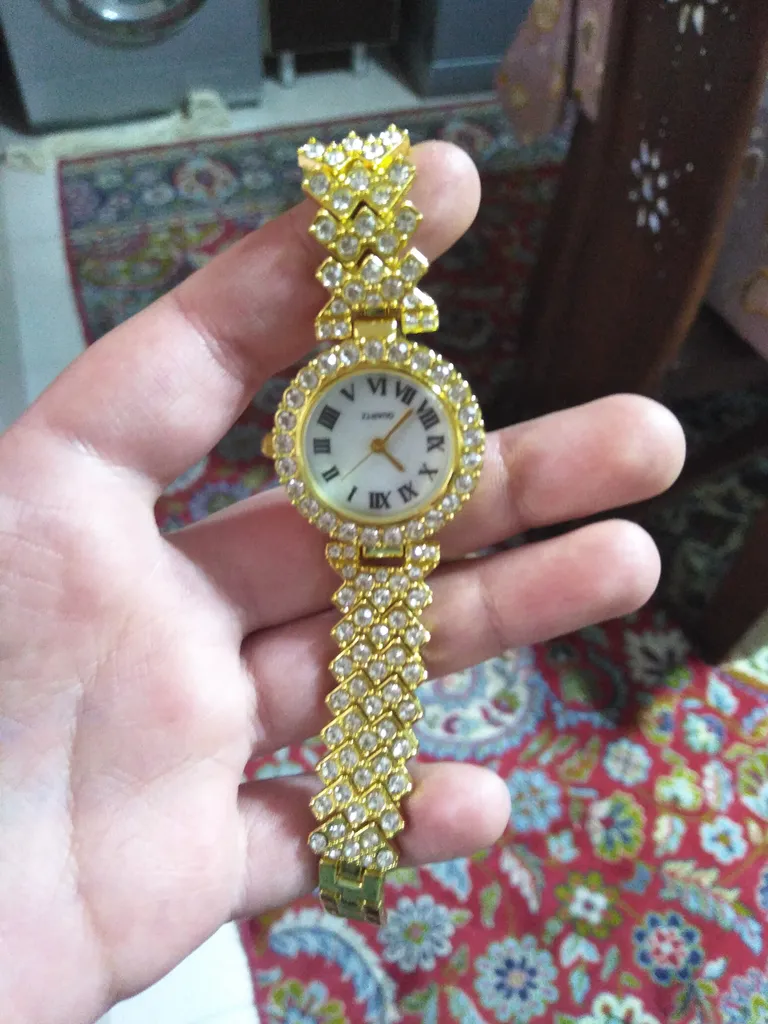 ساعت مچی عقربه ای زنانه مدل نگین دار کد 03