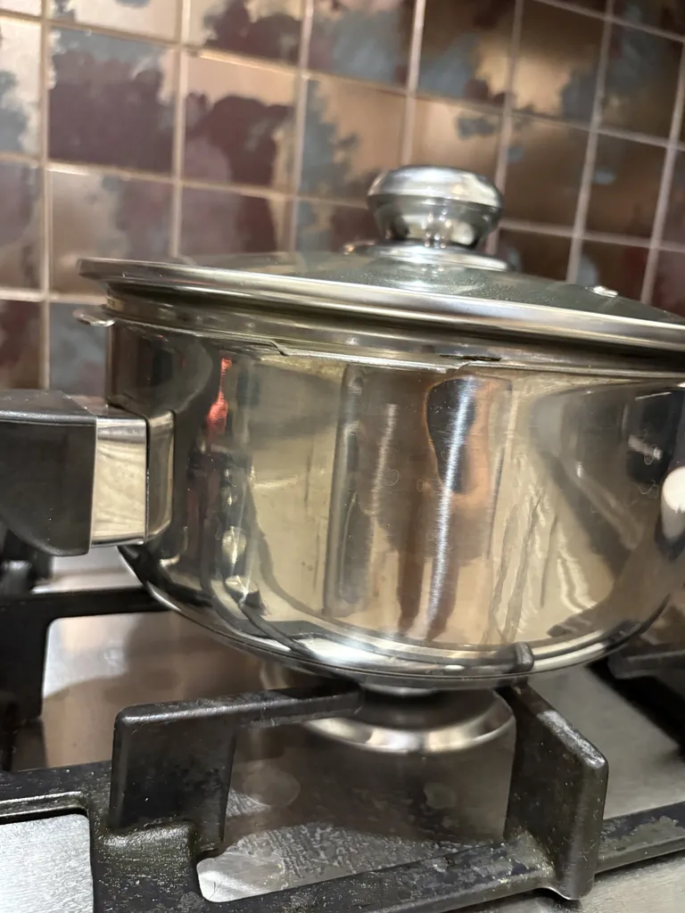 در قابلمه پارس استیل کد 220 سایز 22