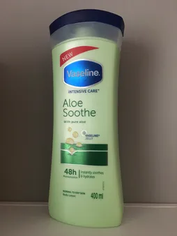 لوسیون بدن وازلین مدل Aloe Sooth حجم 400 میلی لیتر