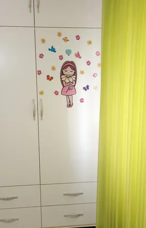 استیکر چوبی کودک باروچین مدل دختر مهربون کد 1282