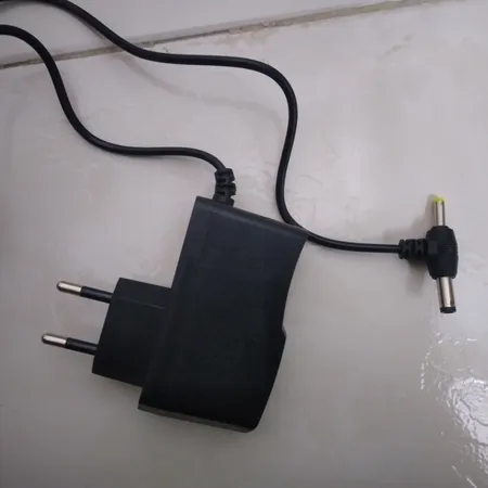 آداپتور 12 ولت 1 آمپر کد 1210