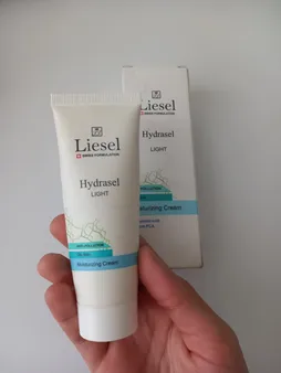 کرم مرطوب کننده لایسل مدل Hydrasel Light حجم 50 میلی لیتر