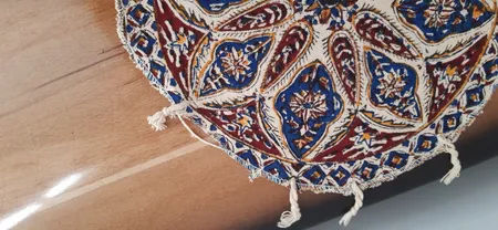 رومیزی قلمکار ممتاز اصفهان اثر عطريان طرح سرو مدل G167