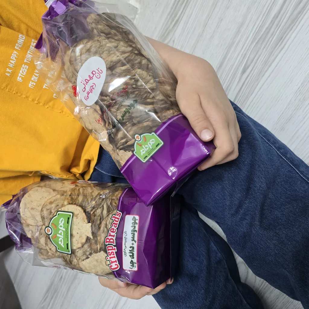 نان خشک چیپسی حاوی جو دوسر و دانه چیا هم دانه - 230 گرم بسته 2 عددی