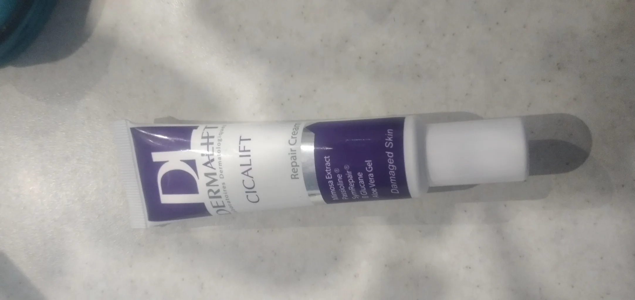 کرم ترمیم کننده پوست صورت درمالیفت مدل سیکالیفت مناسب پوست‌های آسیب‌دیده حجم 30 میلی لیتر