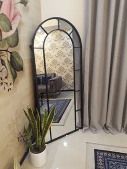 آینه مدل قدی فلزی طرح تاج پایه دار F-180