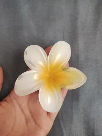 کلیپس مو زنانه مدل گل پلومریا کد brg 410