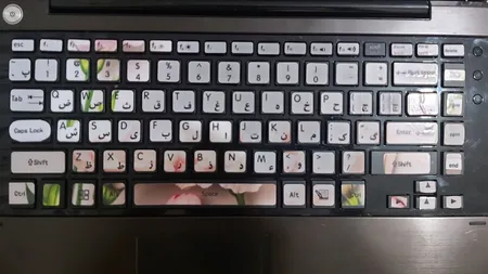 استیکر لپ تاپ کد D01 به همراه برچسب حروف فارسی کیبورد