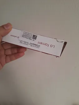 کرم ضدآفتاب و ضدلک رنگی لافارر مدل SPF40-Medium، مناسب پوست‌های خشک و معمولی، حجم 40 میلی‌لیتر